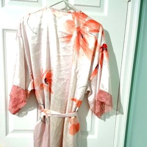 la Vie en Rose Women's 3/4 Sleeve Short Satin Floral Robe Size S/M